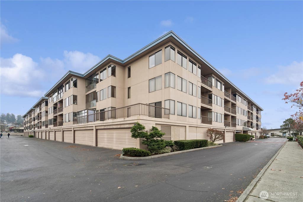 Photo of 601 S 227th Street #401N, Des Moines, WA 98198 (MLS # 2549904)