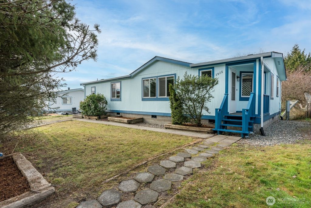 Photo of 1915 N 33rd Place, Mount Vernon, WA 98273 (MLS # 2480291)