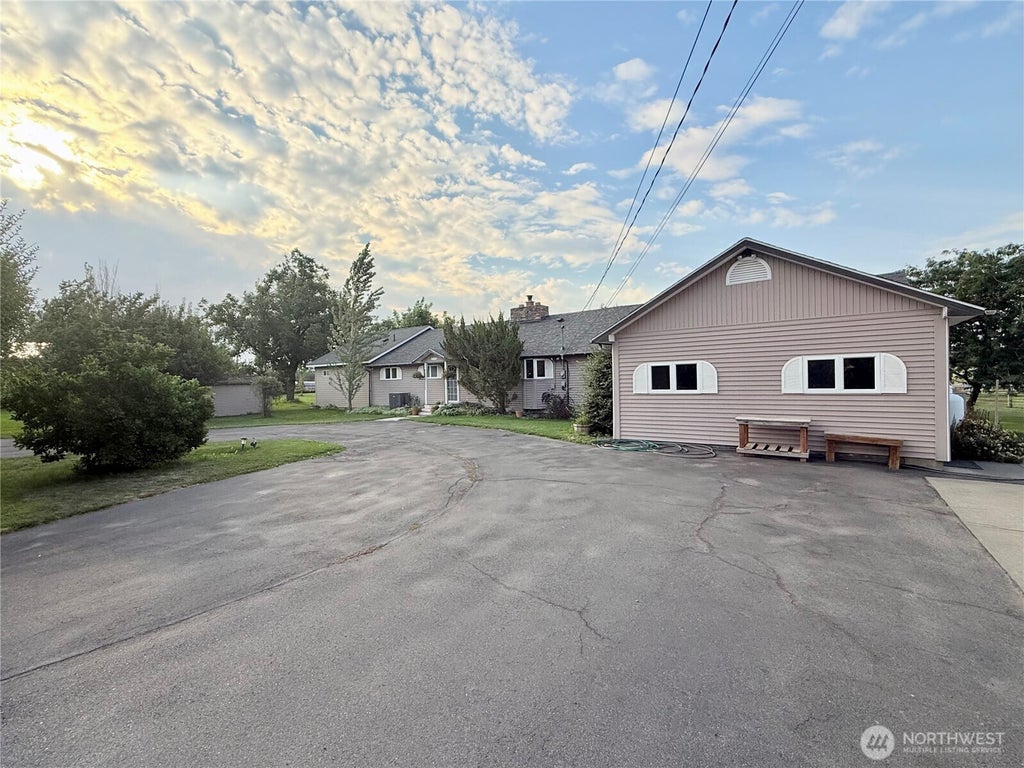 Photo of 28 Dixon Road, Omak, WA 98841 (MLS # 2575566)