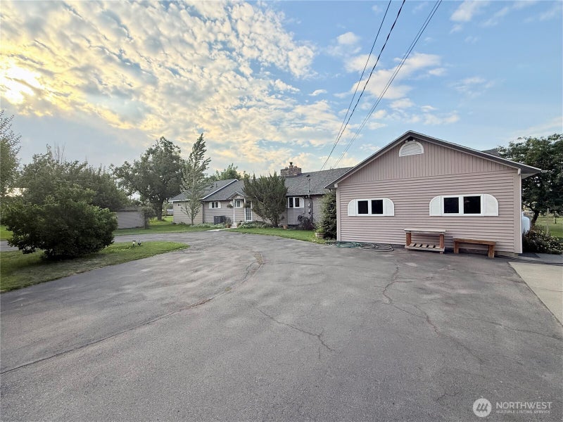 28 Dixon Road