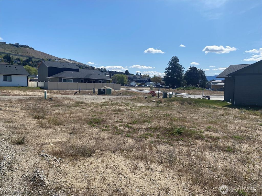 Photo of 117 Harold Street NE, East Wenatchee, WA 98802 (MLS # 2510043)