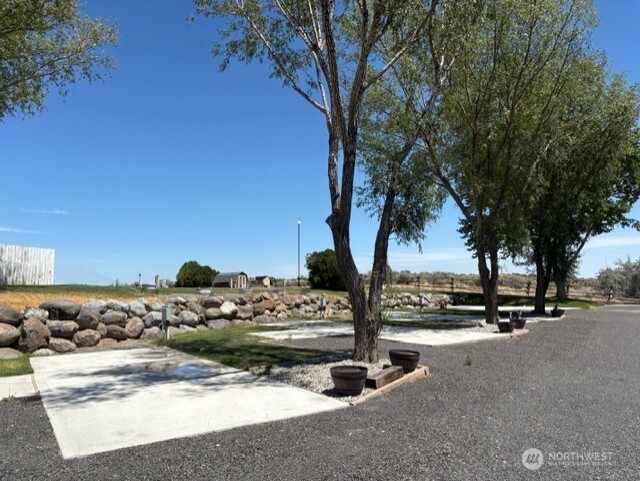 6996 Hwy 262 E