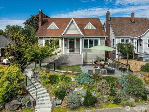 8233 16th Avenue NE Seattle WA 98115