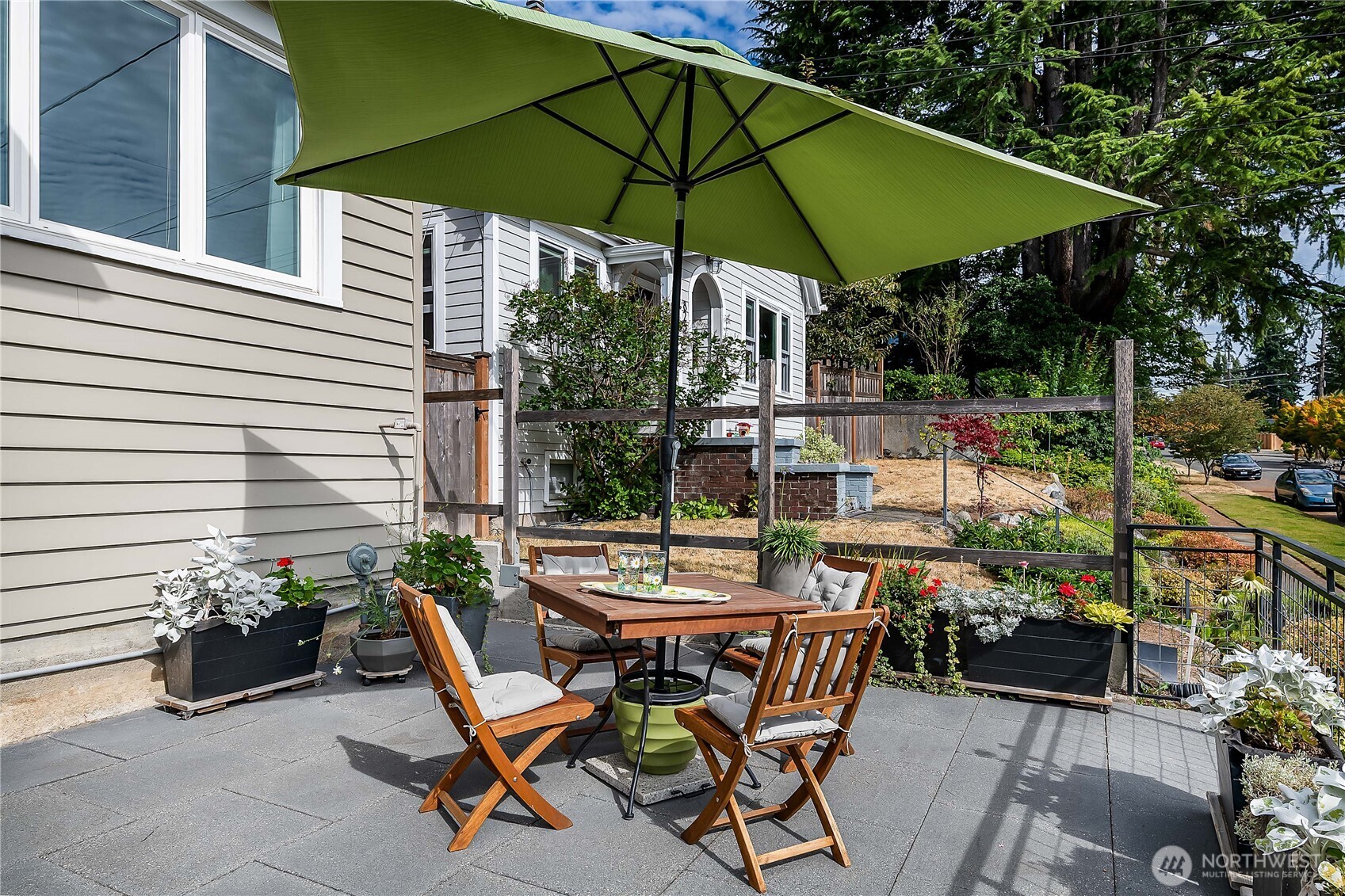 8233 16th Avenue NE