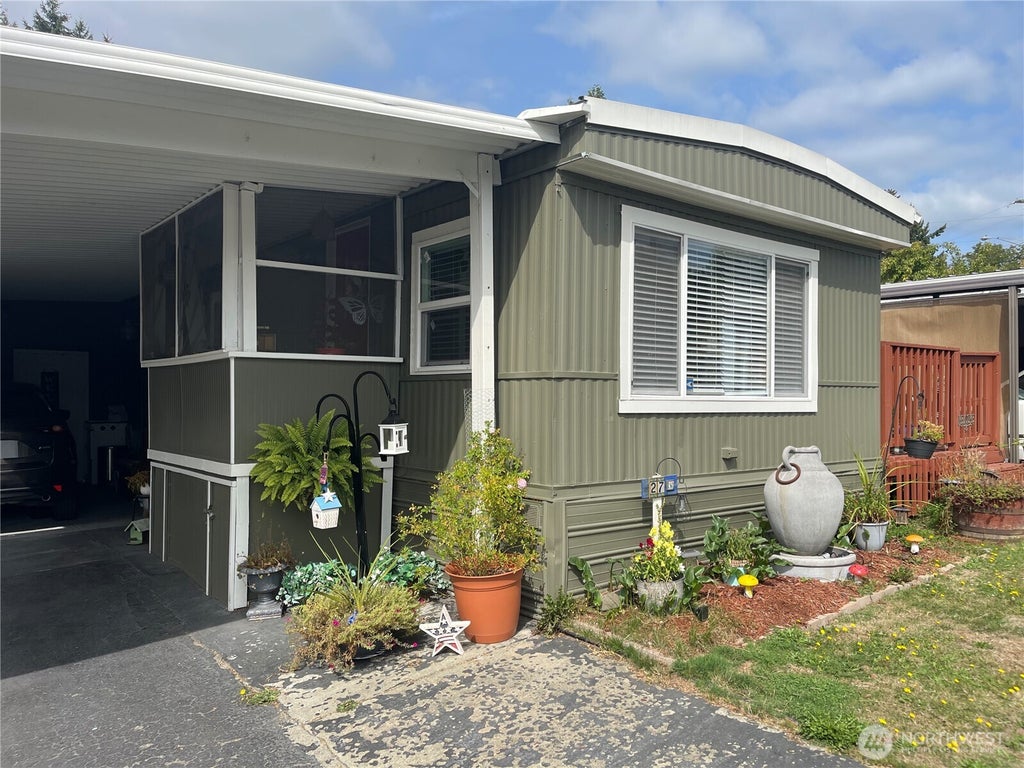 Photo of 25739 135th Avenue SE #27, Kent, WA 98042 (MLS # 2581332)