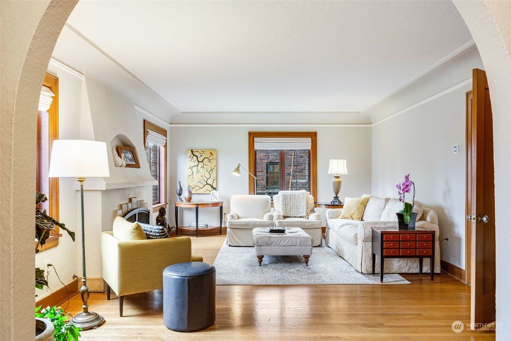 Photo of 6555 32nd Avenue NE, Seattle, WA 98115 (MLS # 2206856)