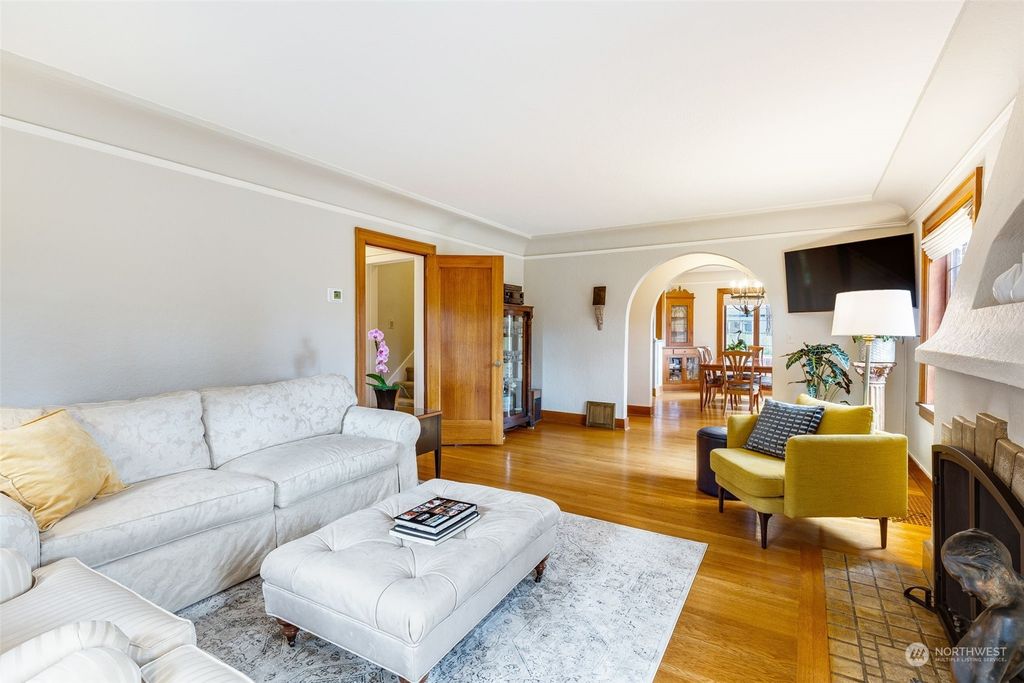 Photo of 6555 32nd Avenue NE, Seattle, WA 98115 (MLS # 2206856)