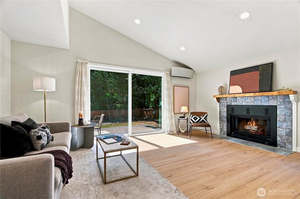 Photo of 13430 33rd Place W #Unit B, Lynnwood, WA 98087 (MLS # 2570259)