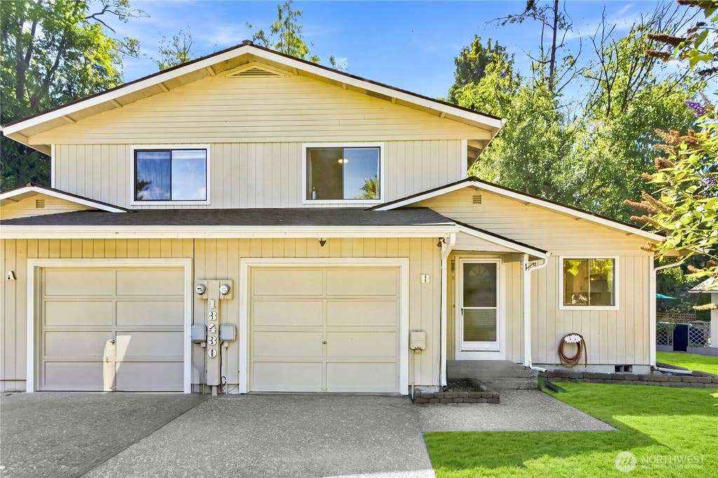 Photo of 13430 33rd Place W #Unit B, Lynnwood, WA 98087 (MLS # 2570259)