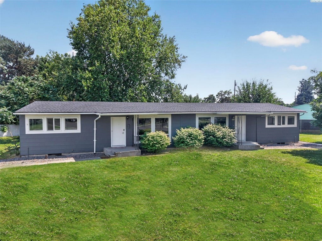 Photo of 1016 Cedar Avenue #A, Richland, WA 99354 (MLS # 2596285)