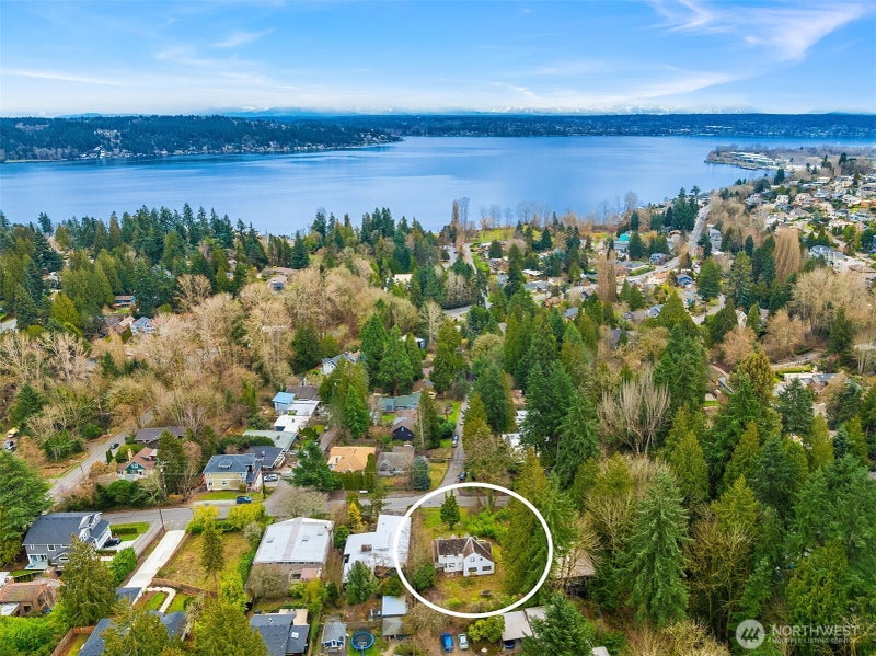 9229 45th Avenue NE
