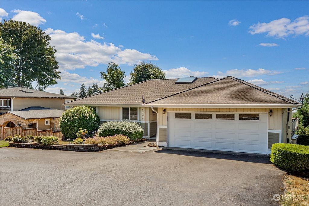 Photo of 6109 108th Avenue NE, Kirkland, WA 98033 (MLS # 2148532)