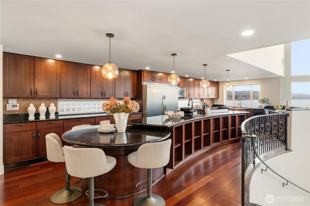 Photo of 17714 SE 40th Place, Bellevue, WA 98008 (MLS # 2561450)