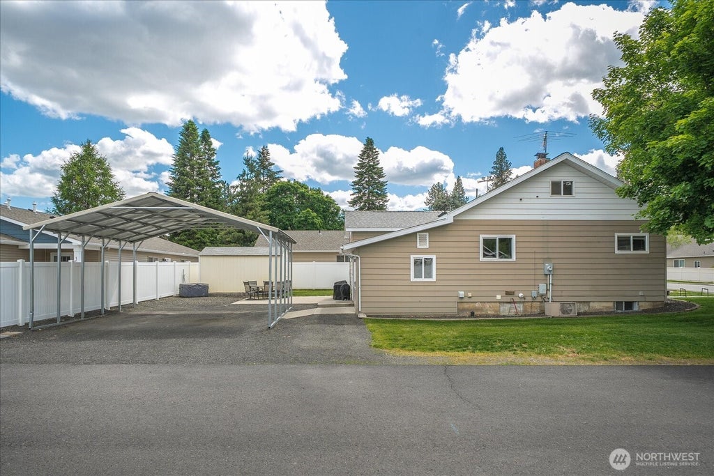 Photo of 517 S Felts Rd RD, Spokane Valley, WA 99206 (MLS # 2589693)