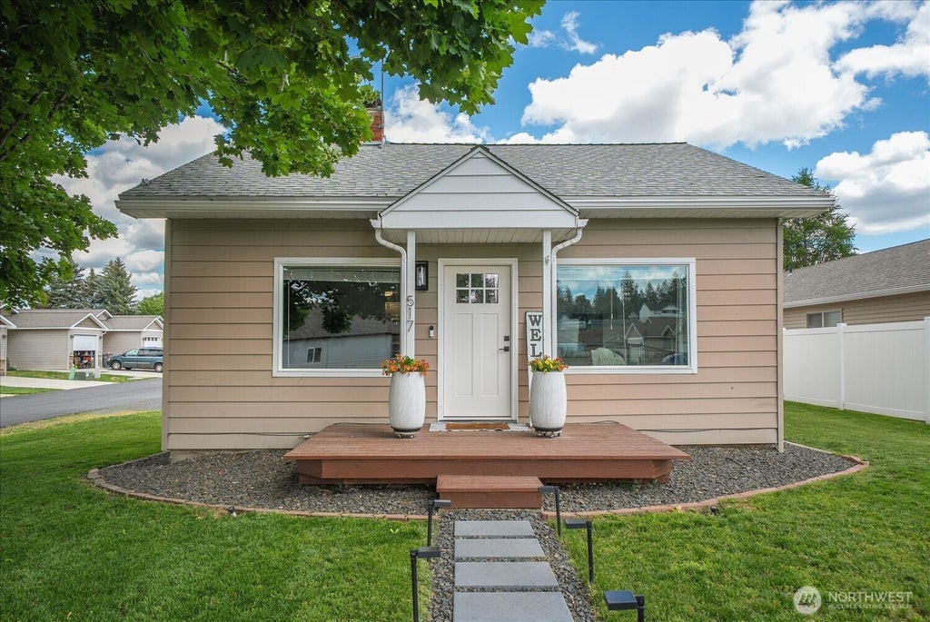 Photo of 517 S Felts Rd RD, Spokane Valley, WA 99206 (MLS # 2589693)