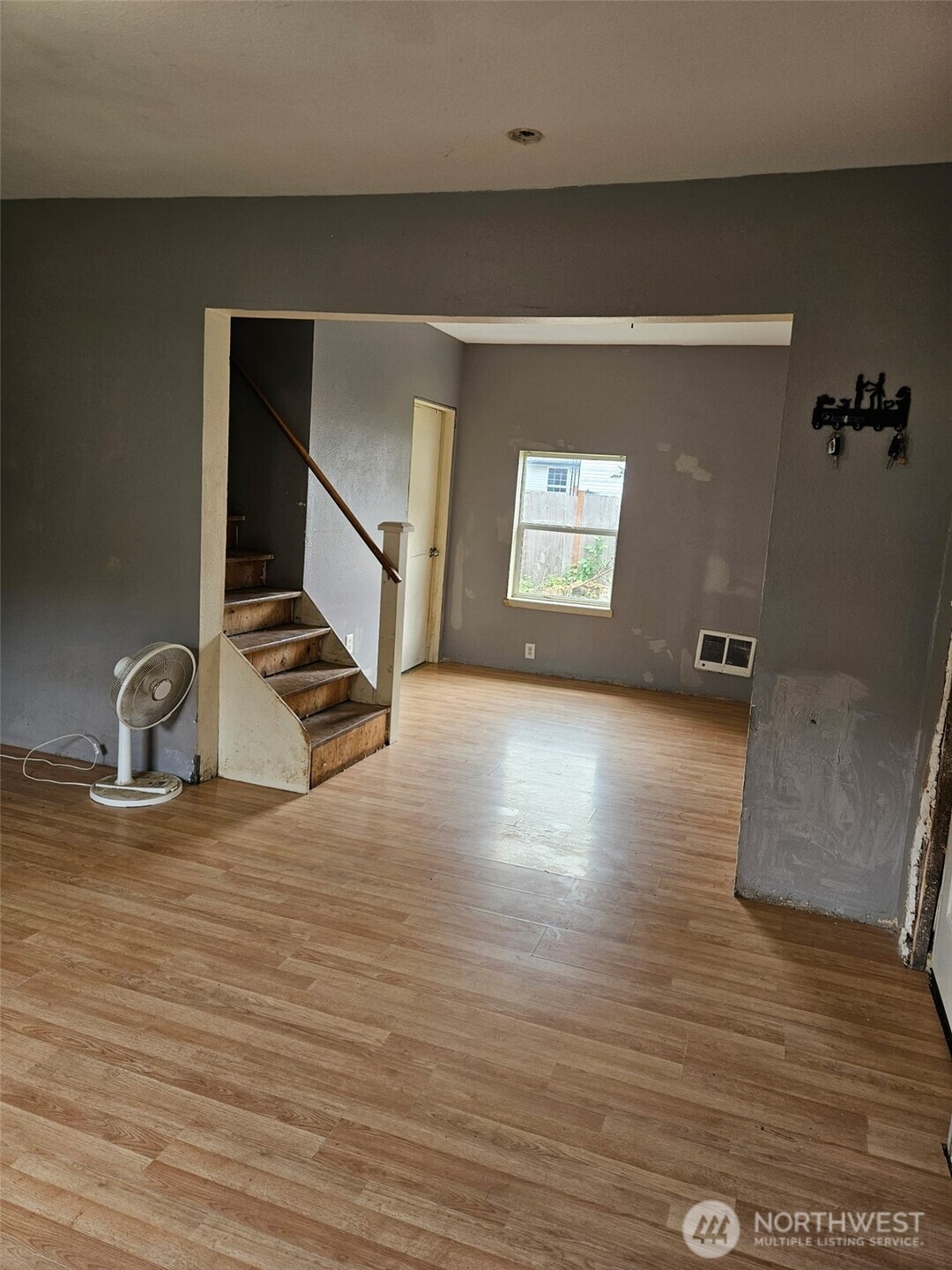 906 SW Mayer