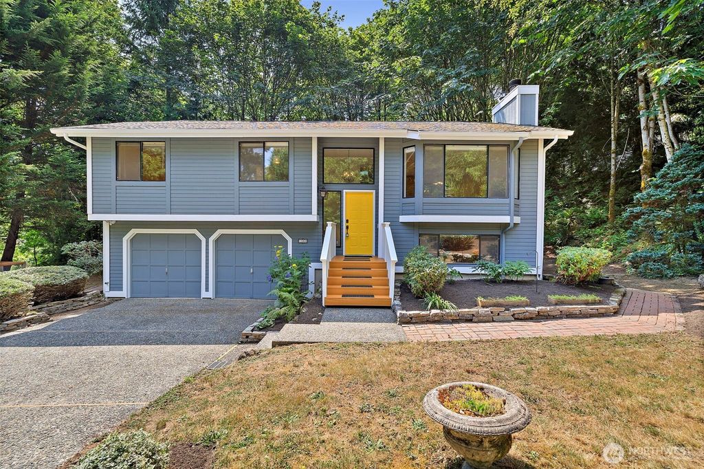 Photo of 1080 Ridgewood Circle SW, Issaquah, WA 98027 (MLS # 2411218)