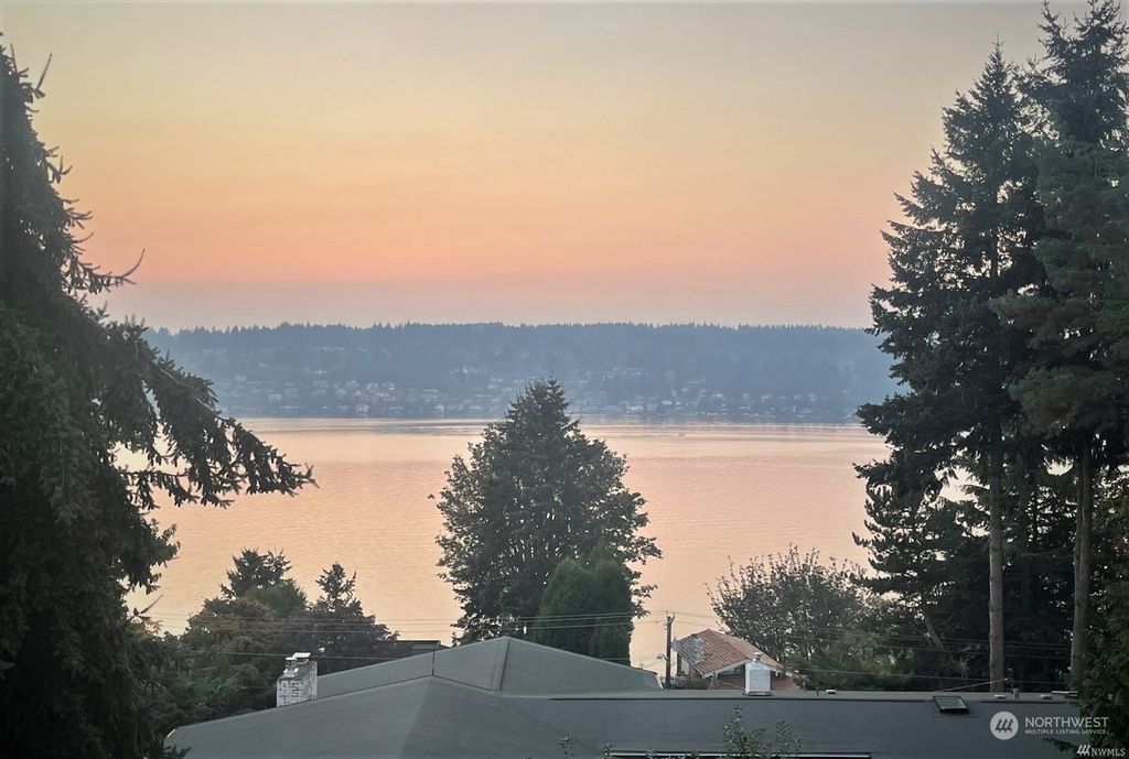 Photo of 15705 62nd Avenue NE, Kenmore, WA 98028 (MLS # 2132979)