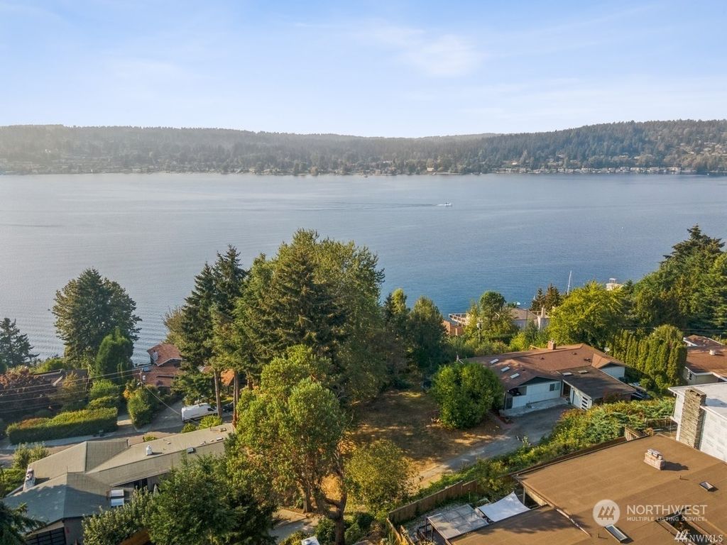 Photo of 15705 62nd Avenue NE, Kenmore, WA 98028 (MLS # 2132979)