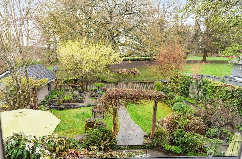 Photo of 1922 11th Avenue E, Seattle, WA 98102 (MLS # 2354822)