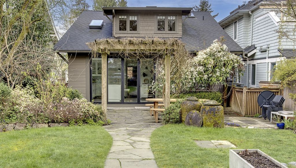Photo of 1922 11th Avenue E, Seattle, WA 98102 (MLS # 2354822)