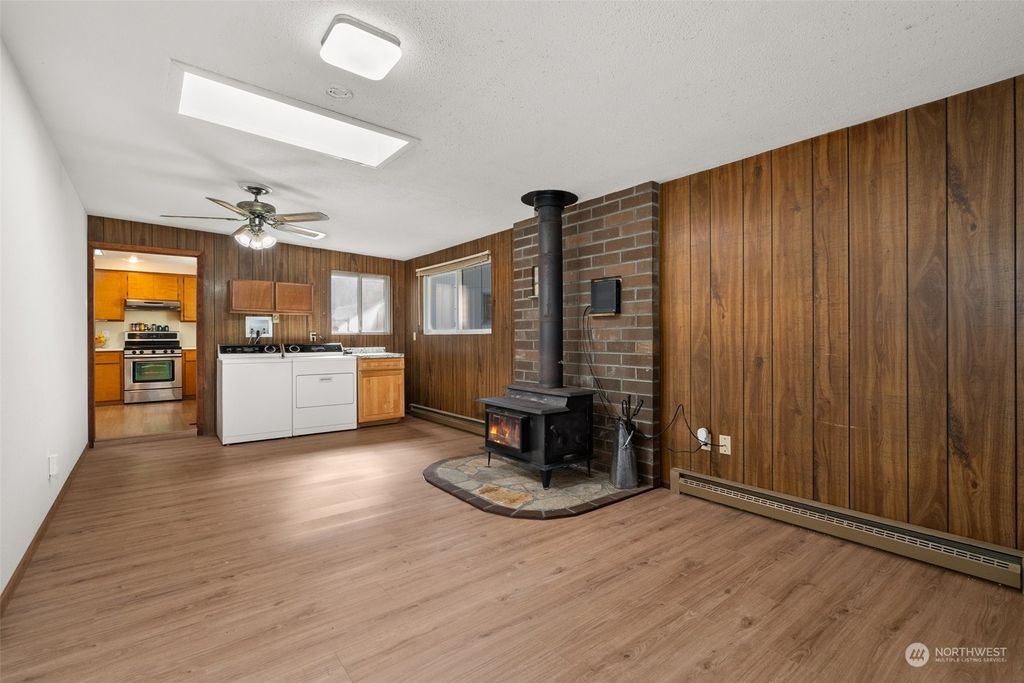 listing image 9360885851856763360