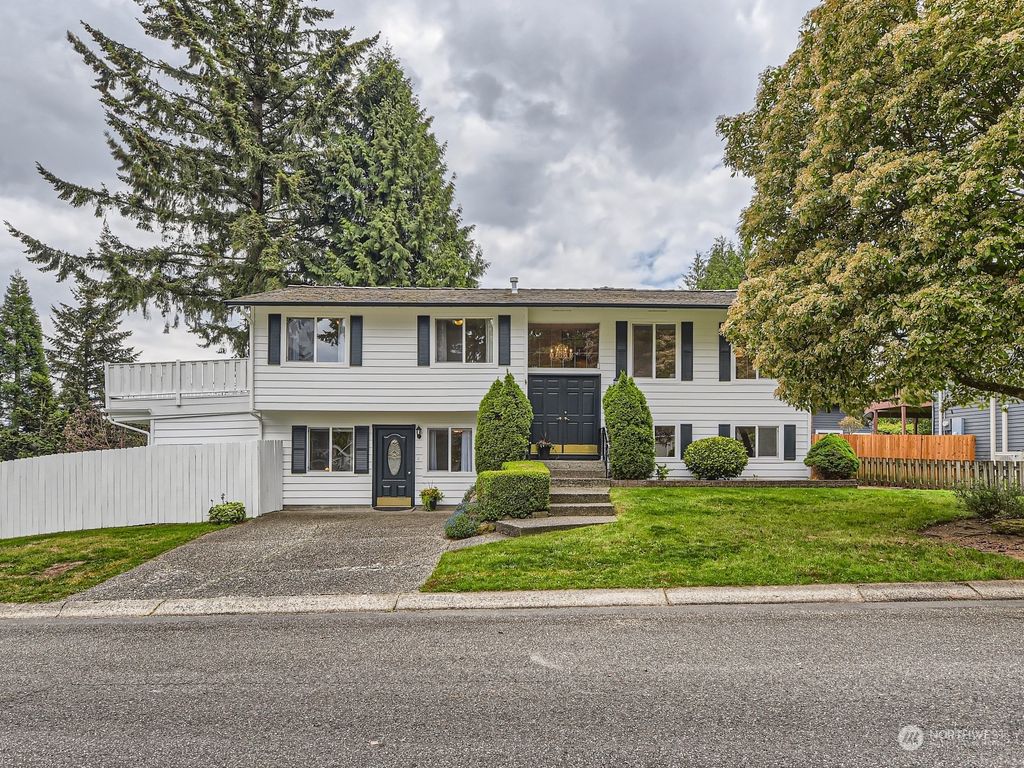 Photo of 9219 NE 138th Place, Kirkland, WA 98034 (MLS # 2134131)