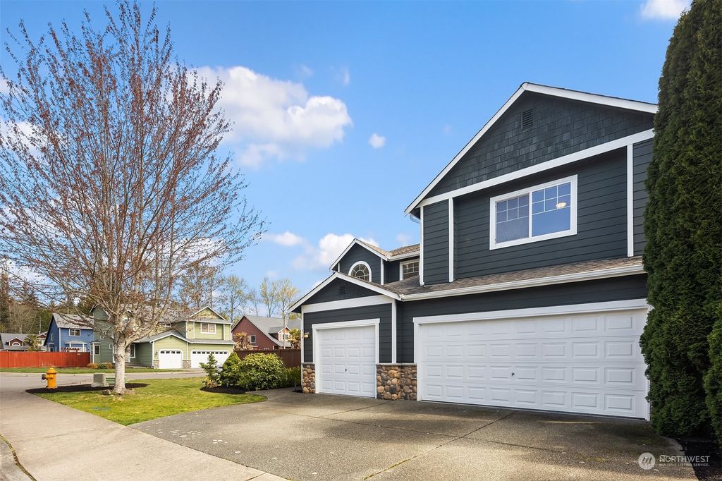 Photo of 714 Rosario Place NE, Renton, WA 98059 (MLS # 2213636)
