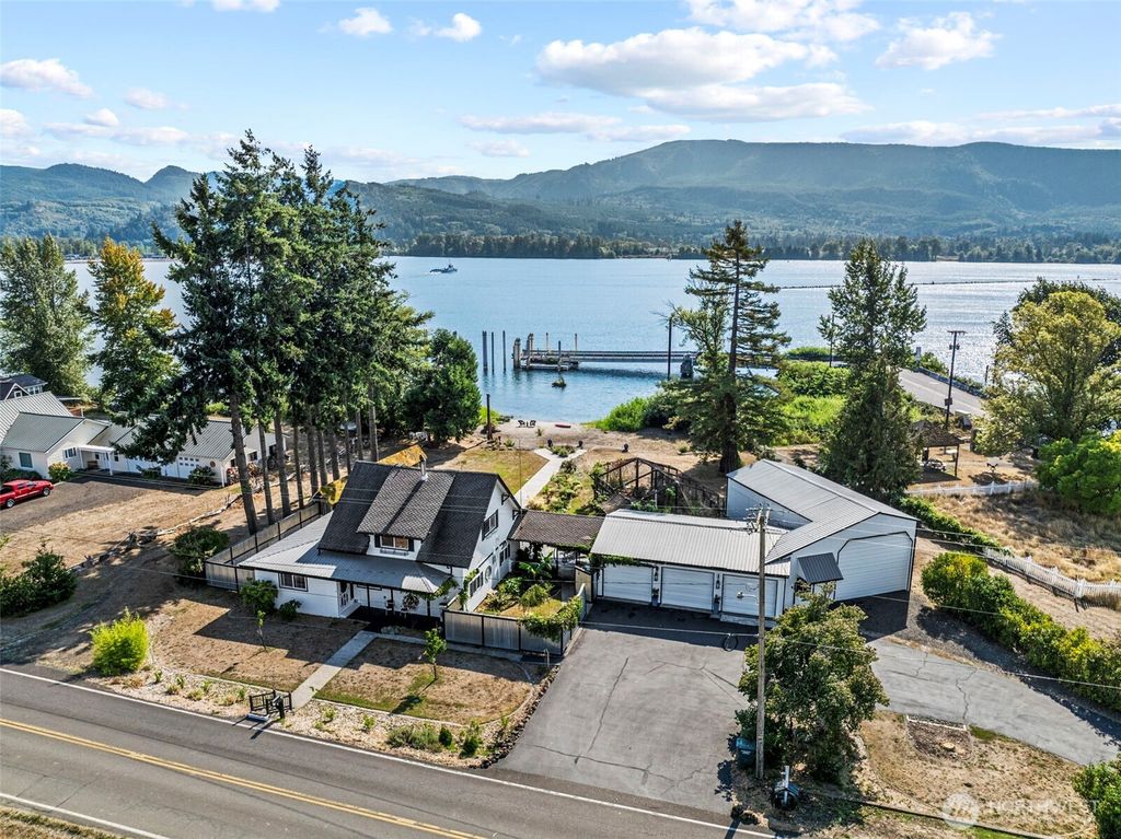 Photo of 10 E Sunny Sands Road, Cathlamet, WA 98612 (MLS # 2499584)