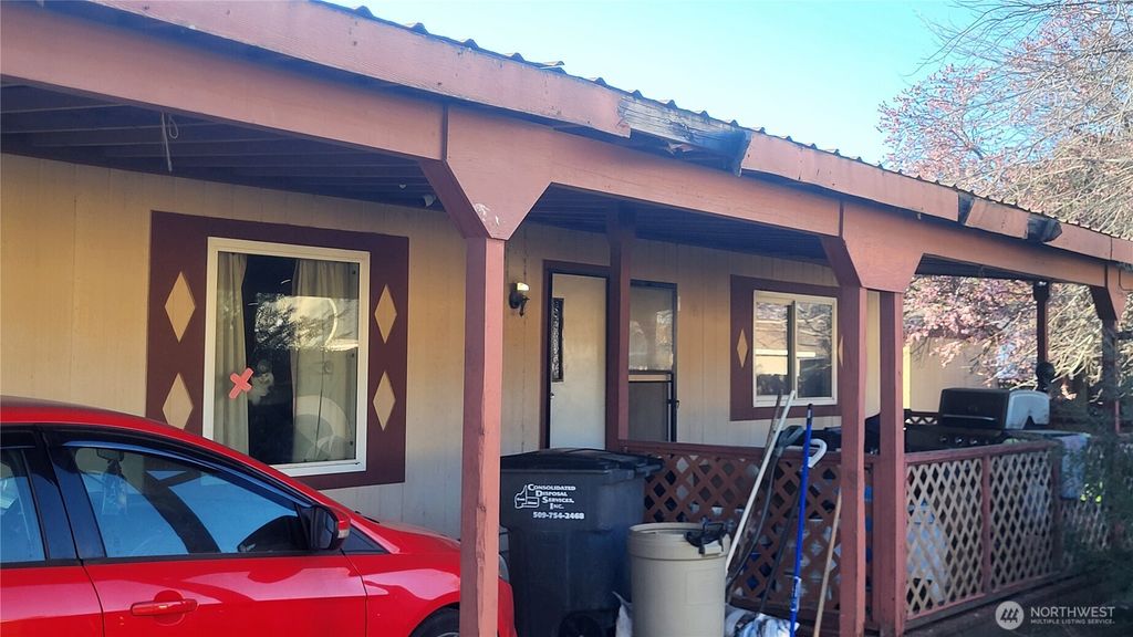 Photo of 353 5th Avenue SE, Ephrata, WA 98823 (MLS # 2498506)