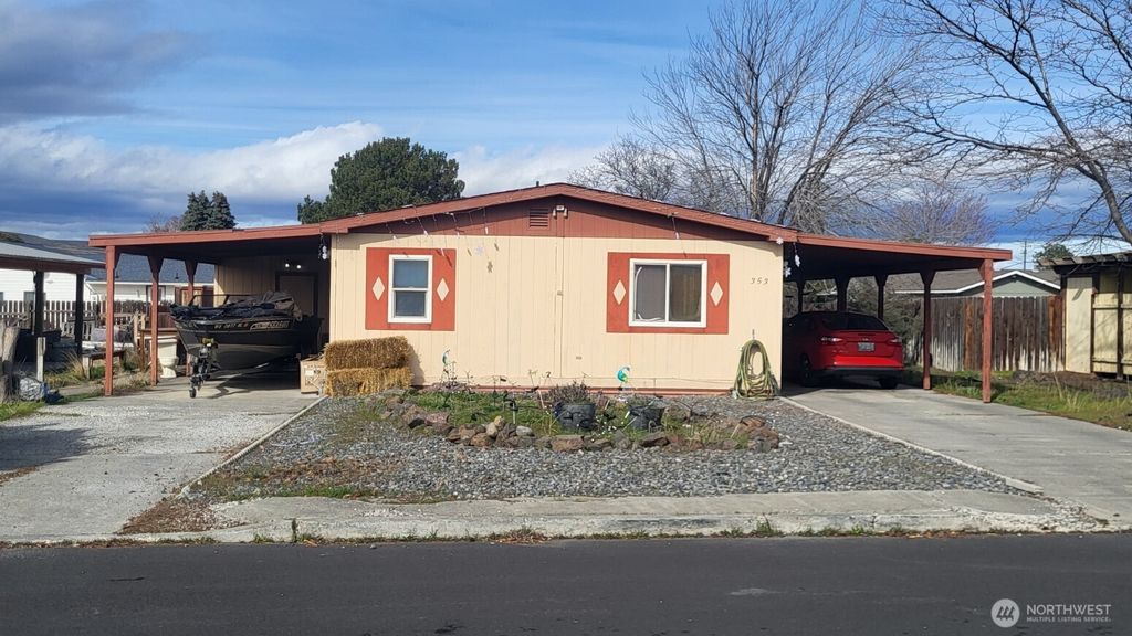 Photo of 353 5th Avenue SE, Ephrata, WA 98823 (MLS # 2498506)
