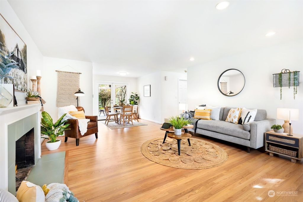 Photo of 6832 15th Avenue NE, Seattle, WA 98115 (MLS # 2047404)