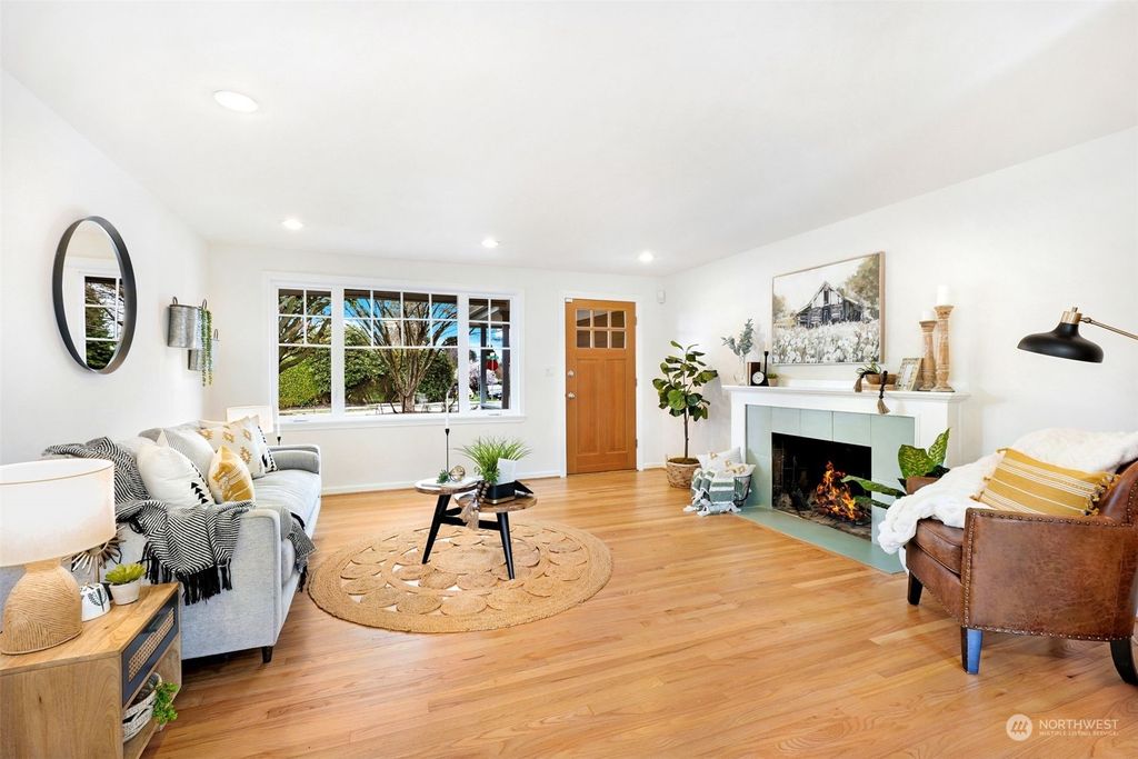 Photo of 6832 15th Avenue NE, Seattle, WA 98115 (MLS # 2047404)