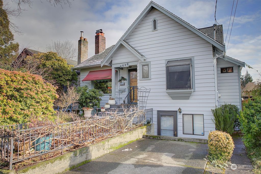 Photo of 6530 23rd Avenue NE, Seattle, WA 98115 (MLS # 2324340)
