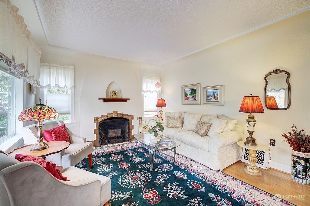 Photo of 6530 23rd Avenue NE, Seattle, WA 98115 (MLS # 2324340)