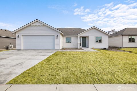 Photo of 221 Lessor Loop, Moses Lake, WA 98837 (MLS # 2459832)