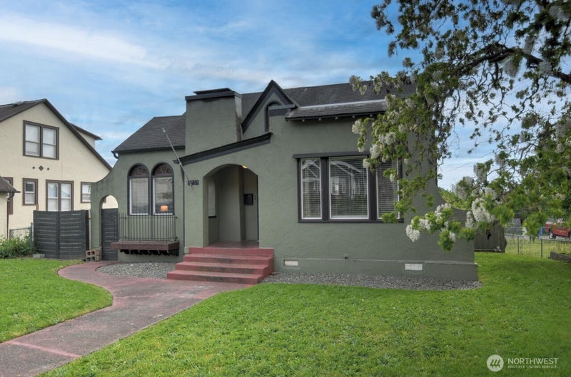1059 S Market Boulevard