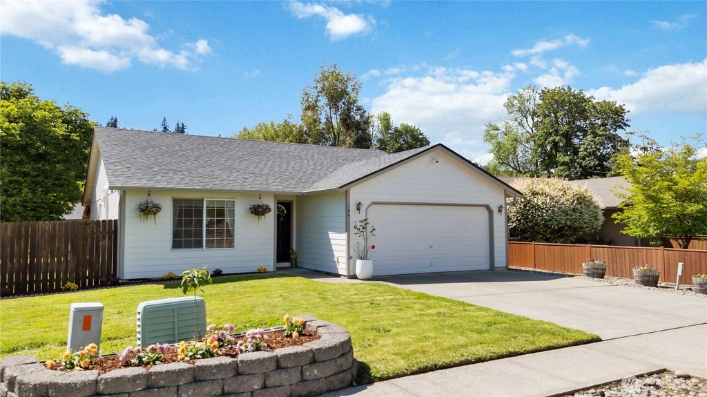 Photo of 164 Boardwalk Way, Kelso, WA 98626 (MLS # 2526035)