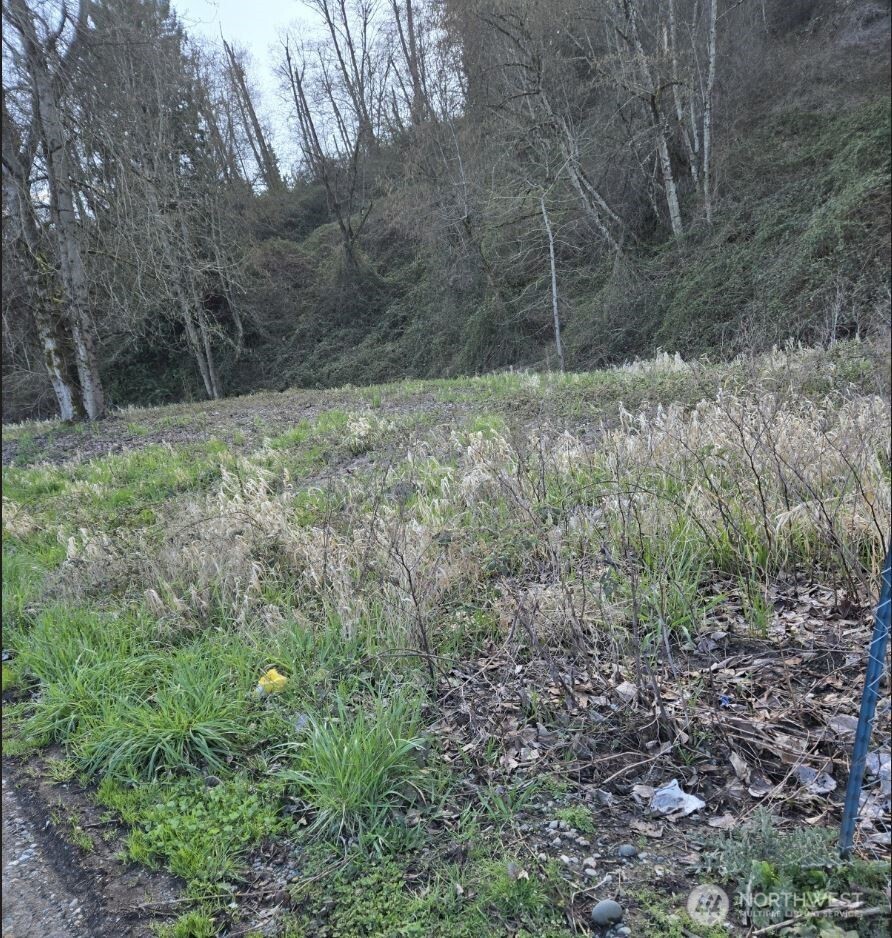 2210 W Valley Highway E