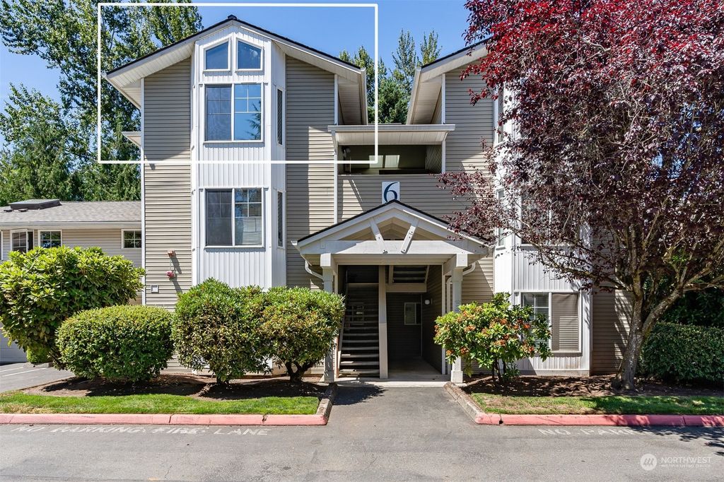 Photo of 2001 120th Place SE #6-303, Everett, WA 98208 (MLS # 2136691)