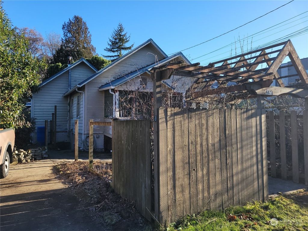 Photo of 4410 Brygger Drive W, Seattle, WA 98199 (MLS # 2328404)