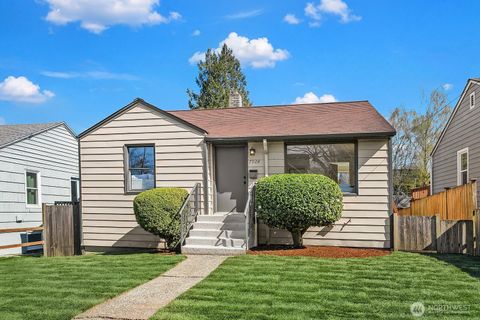 Photo of 7924 13th Avenue SW, Seattle, WA 98106 (MLS # 2498684)