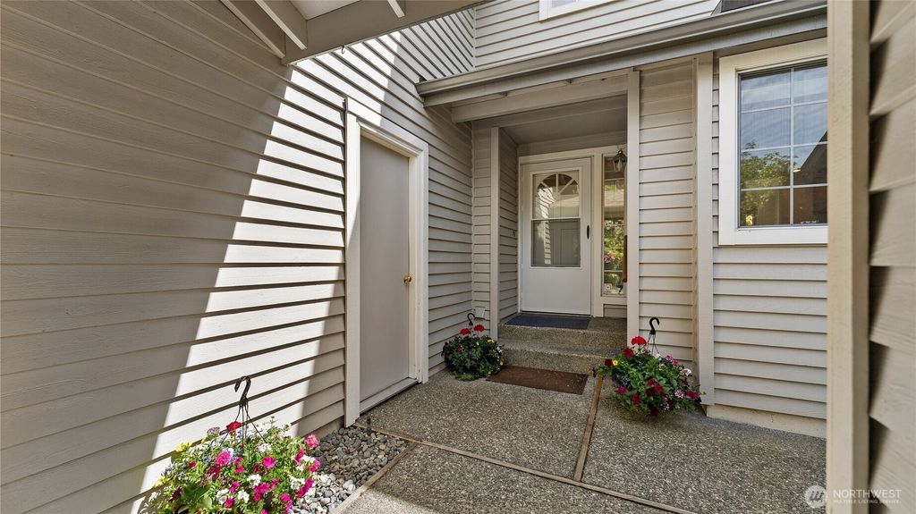 Photo of 6614 113th Place SE, Bellevue, WA 98006 (MLS # 2521393)