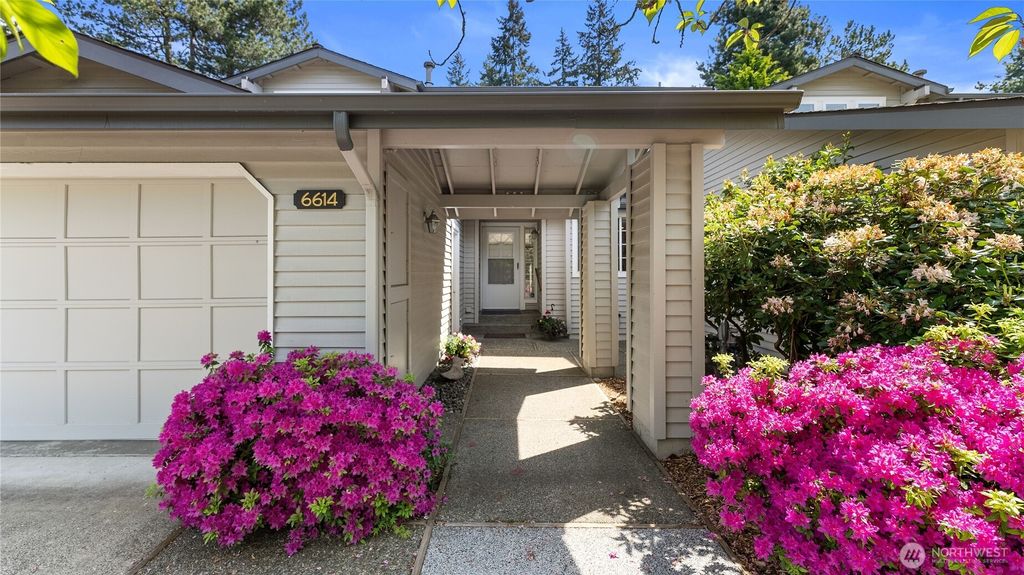Photo of 6614 113th Place SE, Bellevue, WA 98006 (MLS # 2521393)