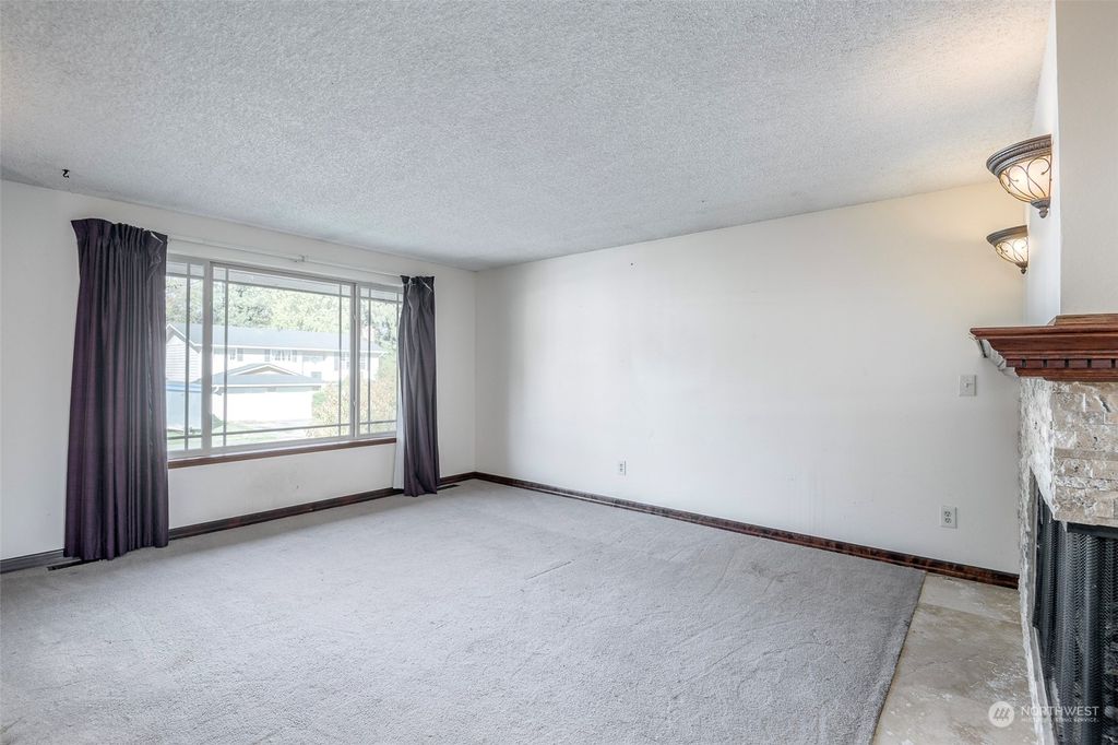 Photo of 3721 SW 336th Street, Federal Way, WA 98023 (MLS # 2286818)