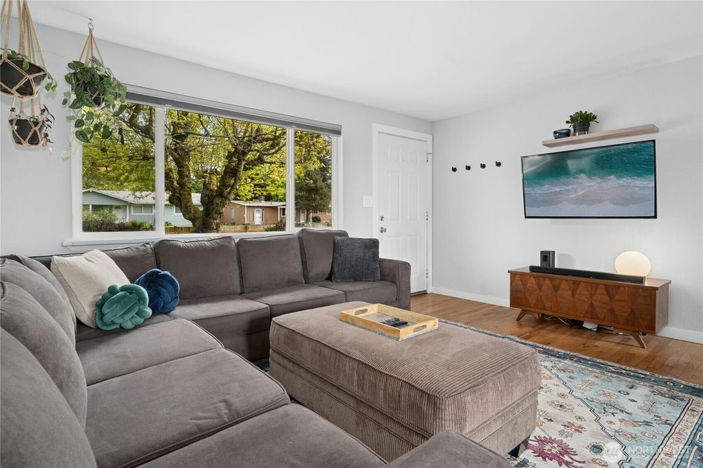 Photo of 2730 SW 330th Street, Federal Way, WA 98023 (MLS # 2364621)
