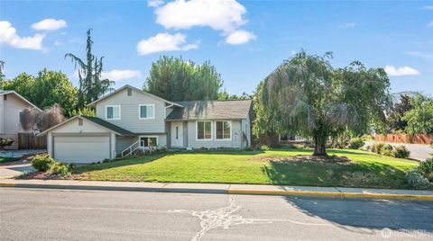 Photo of 938 College Street, Wenatchee, WA 98801 (MLS # 2408887)