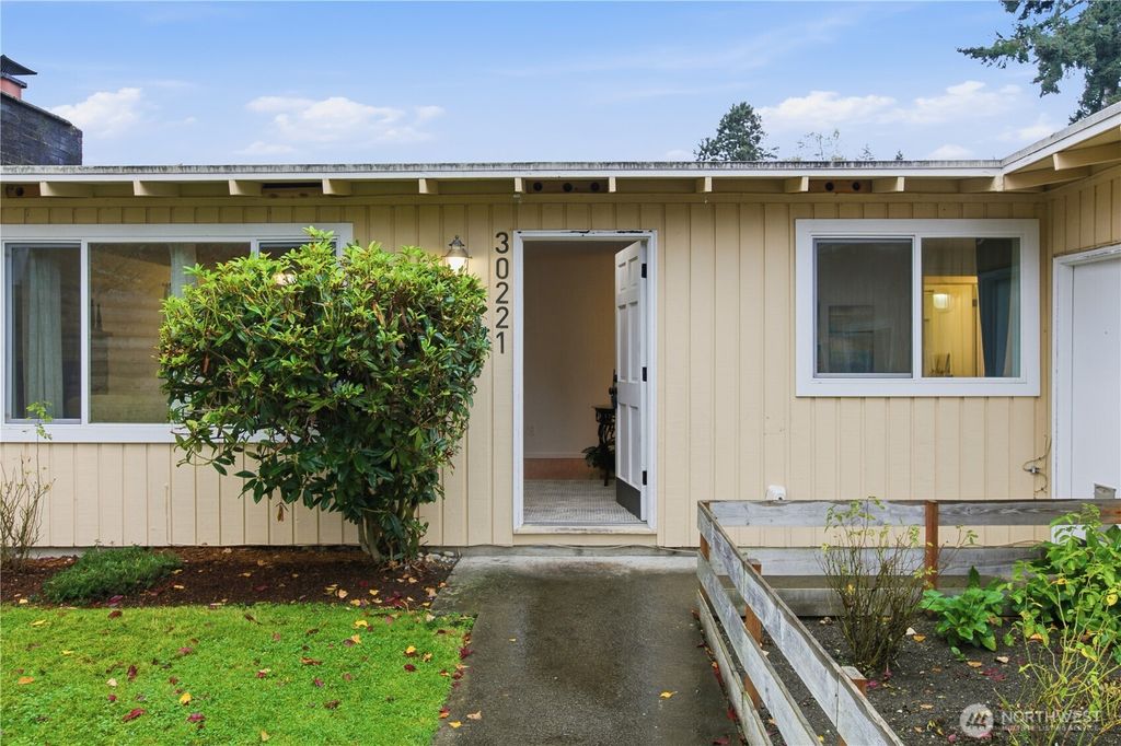 Photo of 30221 5th Avenue S, Federal Way, WA 98003 (MLS # 2456594)