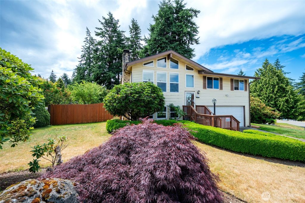 Photo of 2907 SW 333rd Street, Federal Way, WA 98023 (MLS # 2394474)