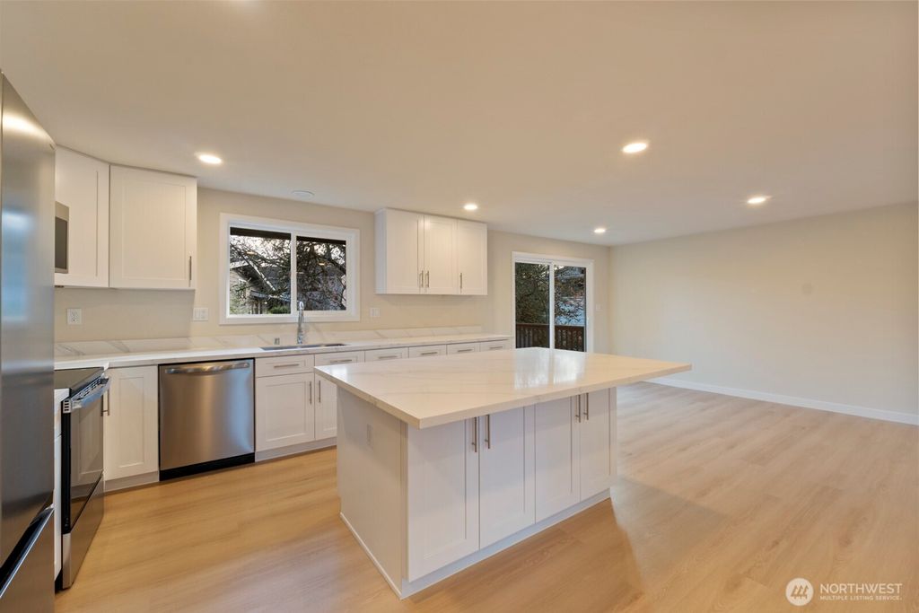 Photo of 14522 NE 5th Street, Bellevue, WA 98007 (MLS # 2497942)